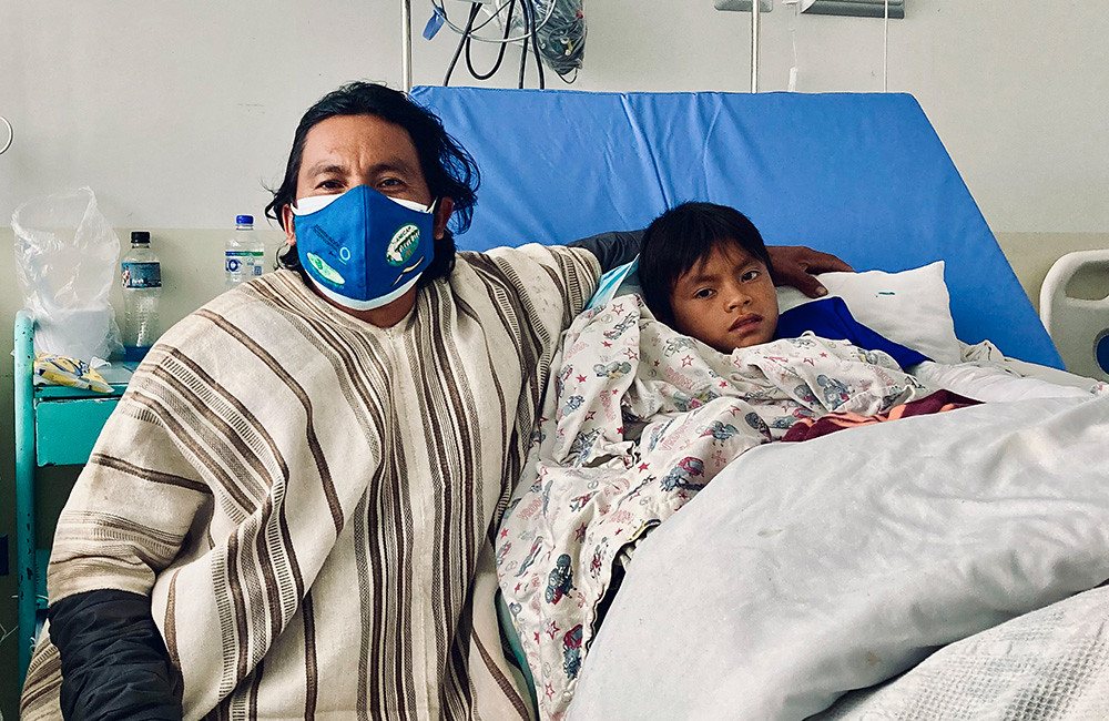 Acompañando a hijo enfermo en el hospital (Perú)