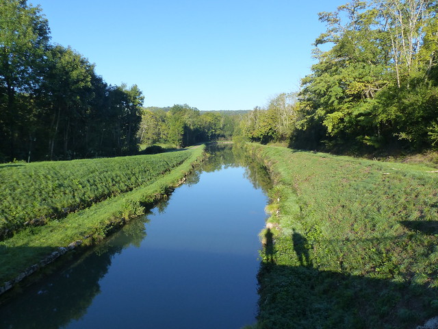 Rougemont,  Côte-d'Or: le canal de Bourgogne