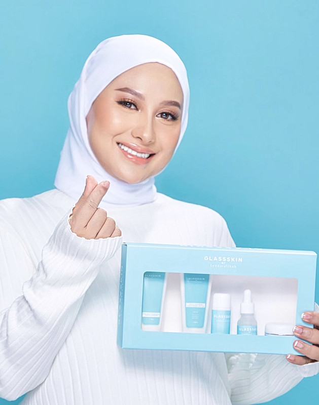 Datin Marlinda Rafikah Lancar Produk Kosmetik Glassskin By Lyndarafikah