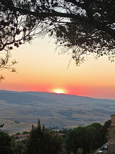 coucher de soleil sur la Toscane