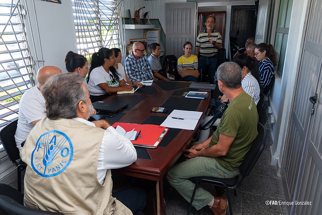 Visita del representante de FAO Marcelo Resende a Pinar del Río tras el paso del huracán Ian