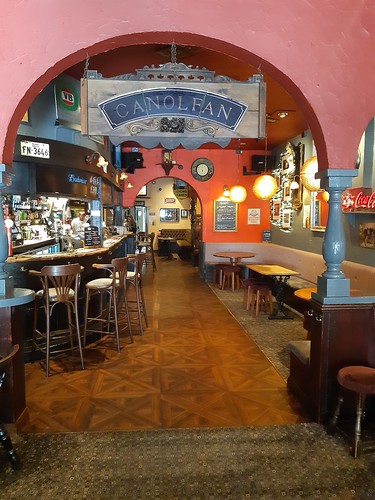 Henry's Bar, Paignton