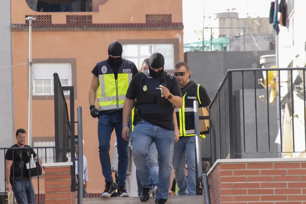 FOTOGRAFÍA. OCTUBRE DE 2022. Operativo policial en la barriada del Príncipe de Ceuta tras el asesinato de un militar de 37 años. Efe