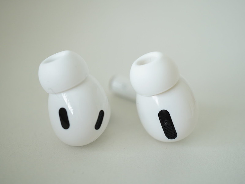 Apple AirPods Pro 2 (Left) vs Apple AirPods Pro 1 (Right) - Ear Buds - Top