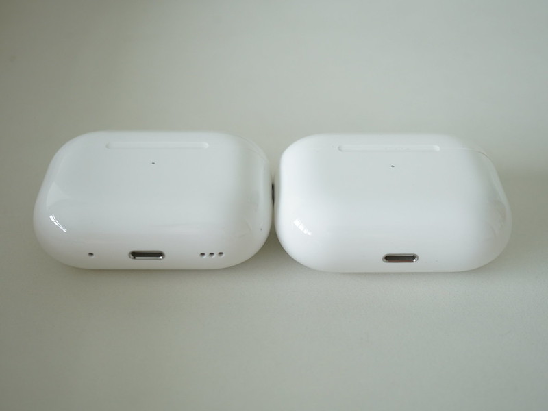 Apple AirPods Pro 2 (Left) vs Apple AirPods Pro 1 (Right) - Charging Case - Bottom