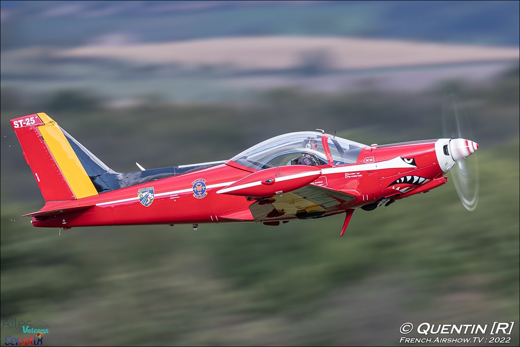 Patrouille Red Devils SF-260 M Marchetti Acrobatique de l'Armée de l'Air Belge ailes et volcans cervolix issoire auvergne Meeting Aerien 2022