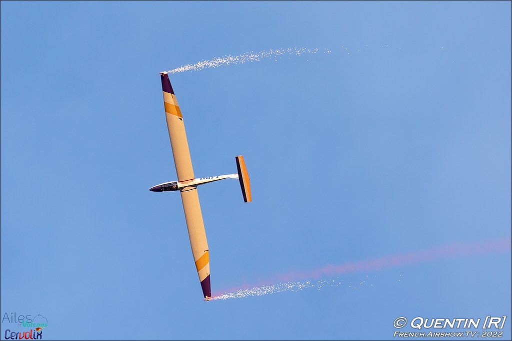 Pilatus B4-PC11 Denis HARTMANN F-CMAX sunset nightshow pyrotechnie ailes et volcans cervolix issoire auvergne Meeting Aerien 2022