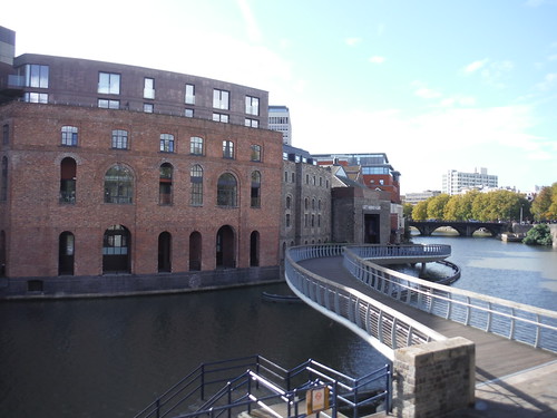 Curved Converted Warehouse on the Avon, by Castle Bridge SWC City Walk 4 - Bristol Harbour