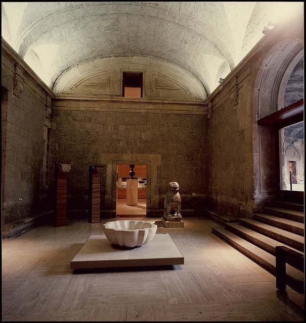 Valentín García Baca (Fotógrafo), Salas de exposición permanente del Museo de la Alhambra: Sala con el León del Maristán y Fuente de Santa María, 1999, Fotografía