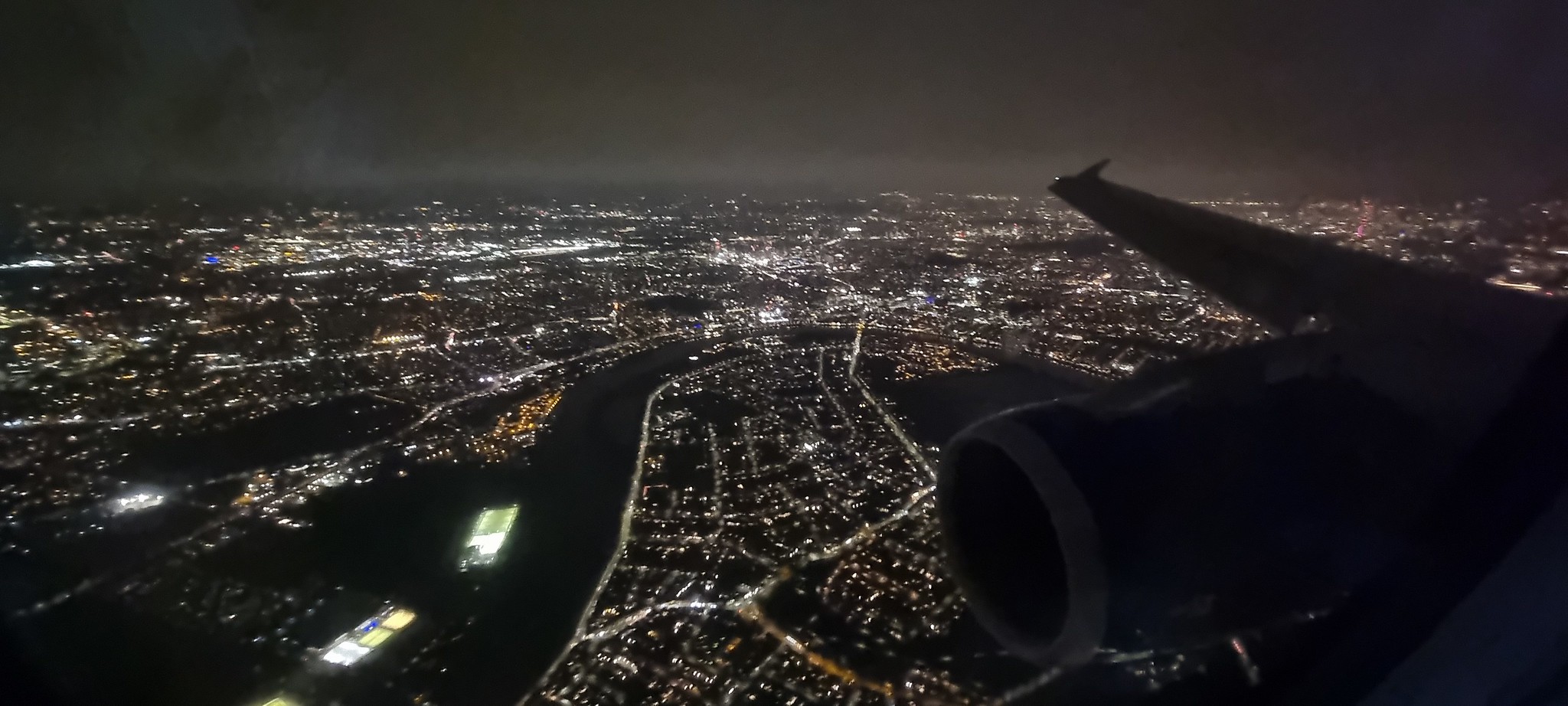The view of London on final approach into Heathrow