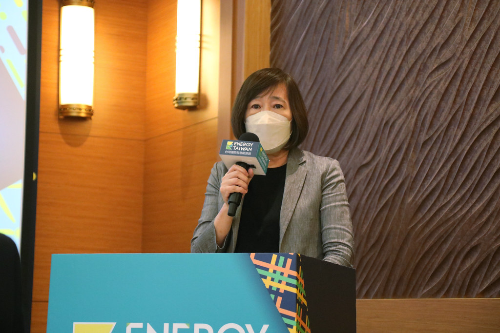 國發會副主委高仙桂今（18）出席展前記者會表示，預計今年底將會正式公開12項關鍵戰略具體實施內容，進一步落實零碳願景。攝影：劉庭莉