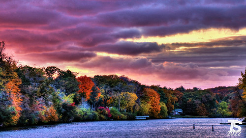 3/4 Autumn Sunset over the Iowa River in Iowa Falls, IA 10-14-22 by KansasScanner, Autumn Sunset over the Iowa River in Iowa Falls, Iowa
Picture Taken on Cedar Street north of Iowa St