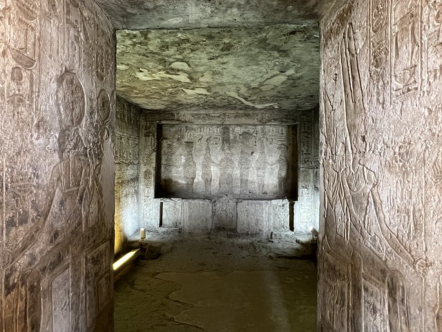 Interior del templo de Horemheb en Gebel el-Silsila (Egipto)