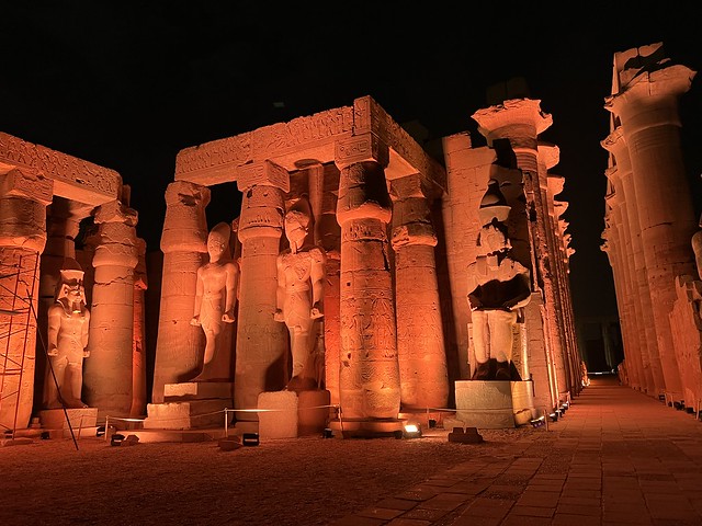 Templo de Luxor iluminado