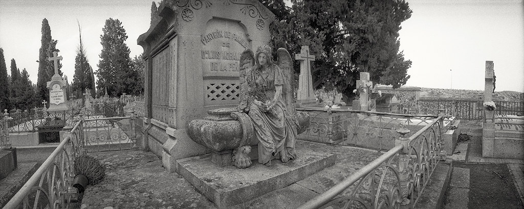 Mausoleo en el cementerio de Toledo. Fotografía de Roberto Gómez