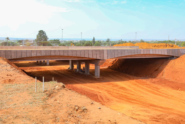 Estrutura de concreto do viaduto do Sudoeste está pronta