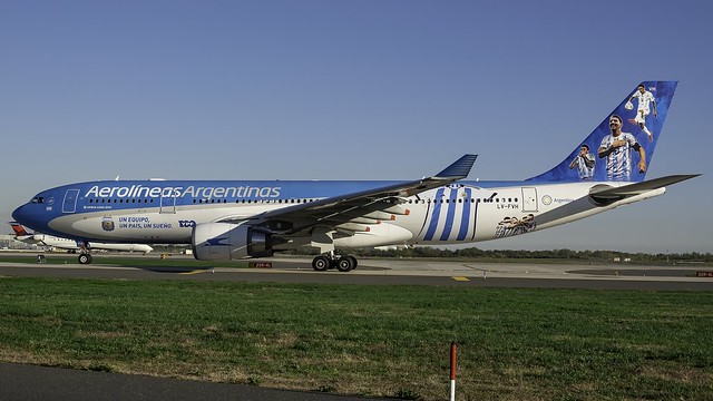 LV-FVH_JFK_Taxiing_Out_22R_AR_A330_202_Argentina_Football_Livery_Small