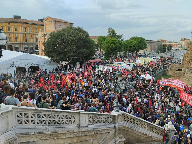 Convergere per insorgere: manifestazione a Bologna