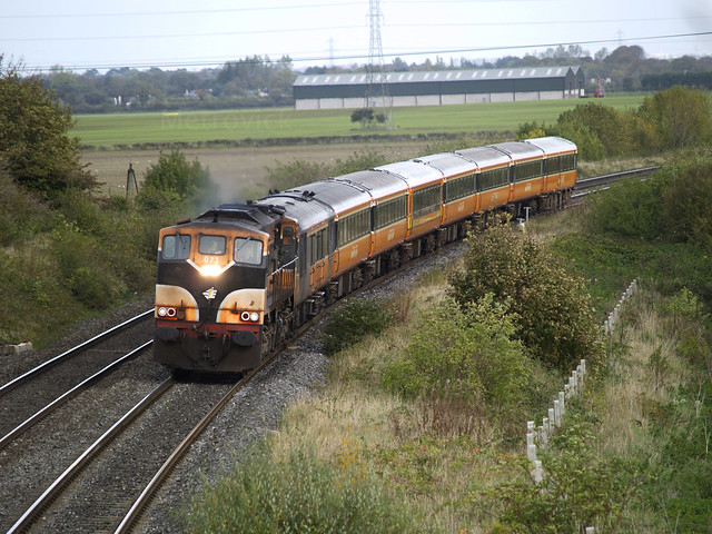 073 on FO 1310 Heuston-Tralee at Straffan 27-Oct-06