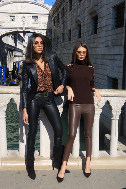 Venezia - Models at the Bridge of Sighs