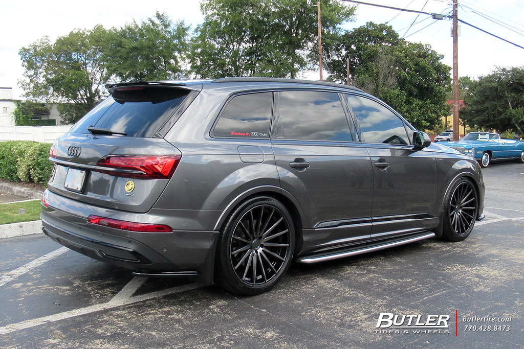 Lowered Audi Q7 with 22in Vossen VFS2 Wheels and Michelin Pilot Sport AS4 Tires