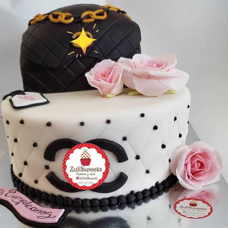 Cake by Zuli Sweets