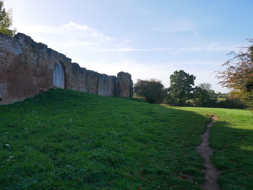 Around Kenilworth Castle Walls