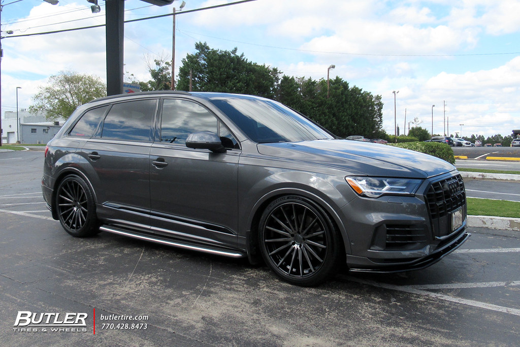 Lowered Audi Q7 with 22in Vossen VFS2 Wheels and Michelin Pilot Sport AS4 Tires