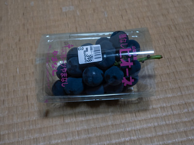 Nihon_arekore_02766_Grapes_in_plastic_bag_2_100_cl