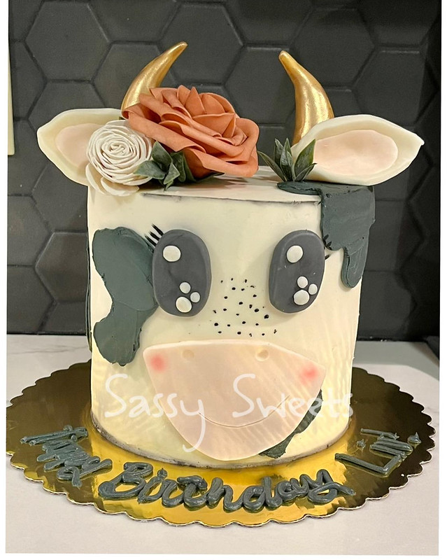 Cake by Sassy Sweets