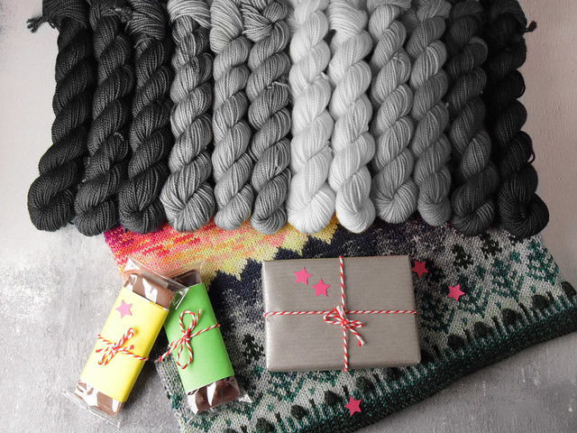 2022 Festive Project Box: Tregrensa Cowl – 12 x mini skeins, handmade chocolate, pattern + extra treat