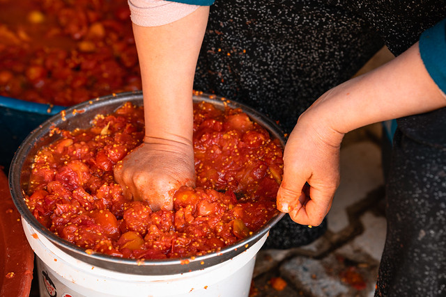 Hand-Squeezing Tomatoes, Ayazini Turkiye
