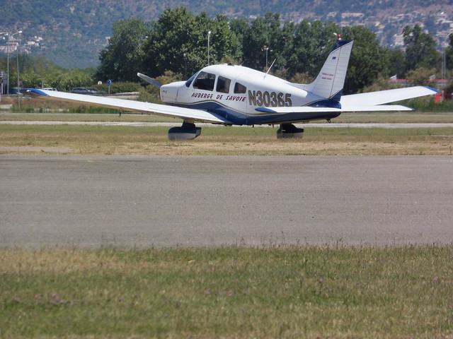 Piper Archer II en el aerodromo de Empuriabrava