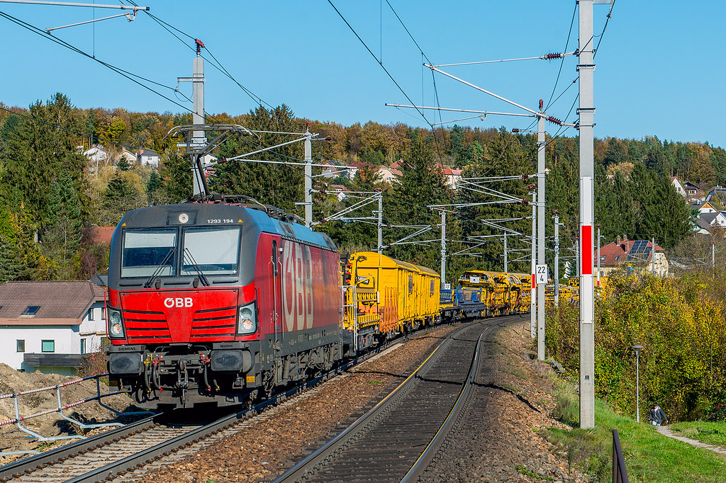 Vectron and Construction train