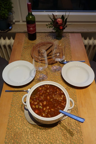 Serbische Bohnensuppe (Tischbild)