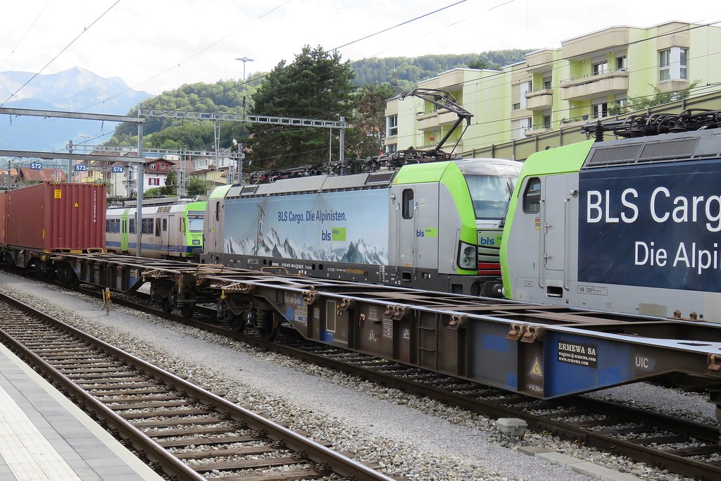 BLS Vectron at Spiez. The TRAXX was switched to be the lea… | Flickr