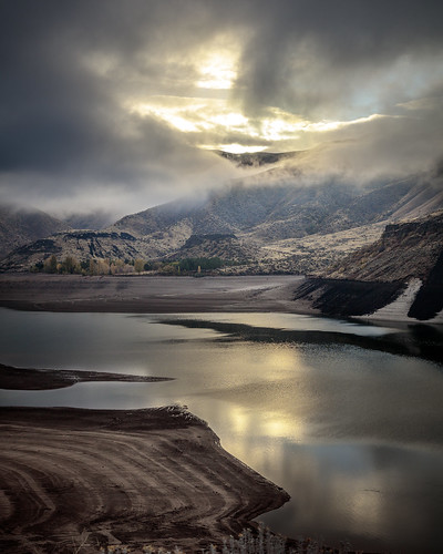sunrise morning nopeople clouds mountains water reservoir rocks outdoors reflections landscapes