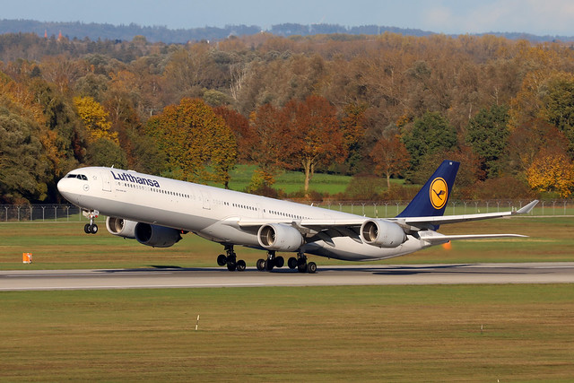 Lufthansa A340-600 D-AIHV departing MUC/EDDM