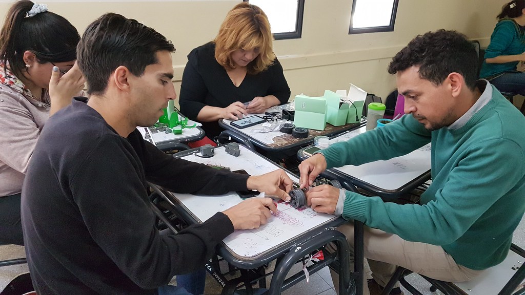 Docentes se capacitan en programación de robot y desafíos a superar en ...