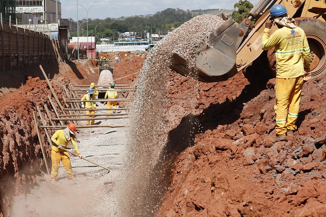 Após instalação de manilhas, Túnel de Taguatinga receberá pavimentação