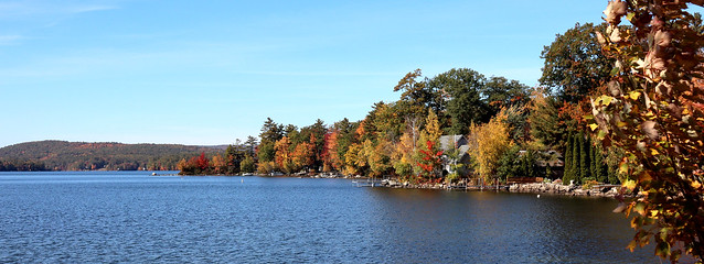 Fall in Lake Waukewan