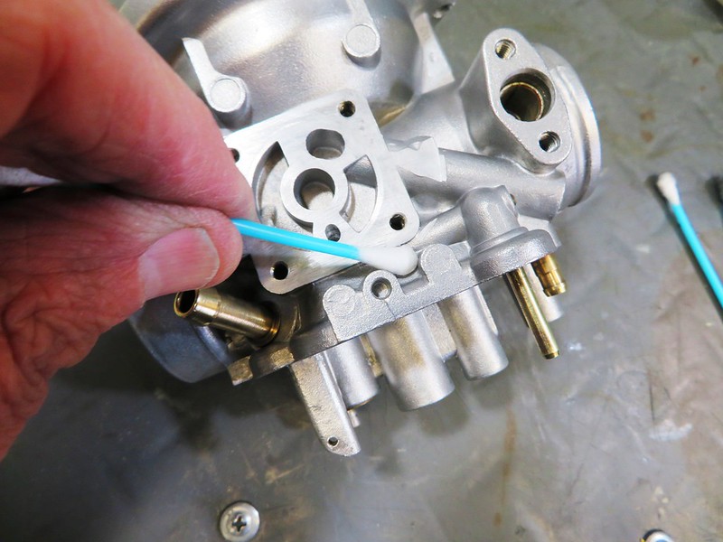 Using Q-tip & AutoSol Metal Polish To Clean Carburetor Crevices