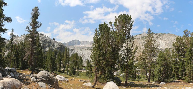 View west over the West Fork Bear Creek Valley, from the John Muir Trail