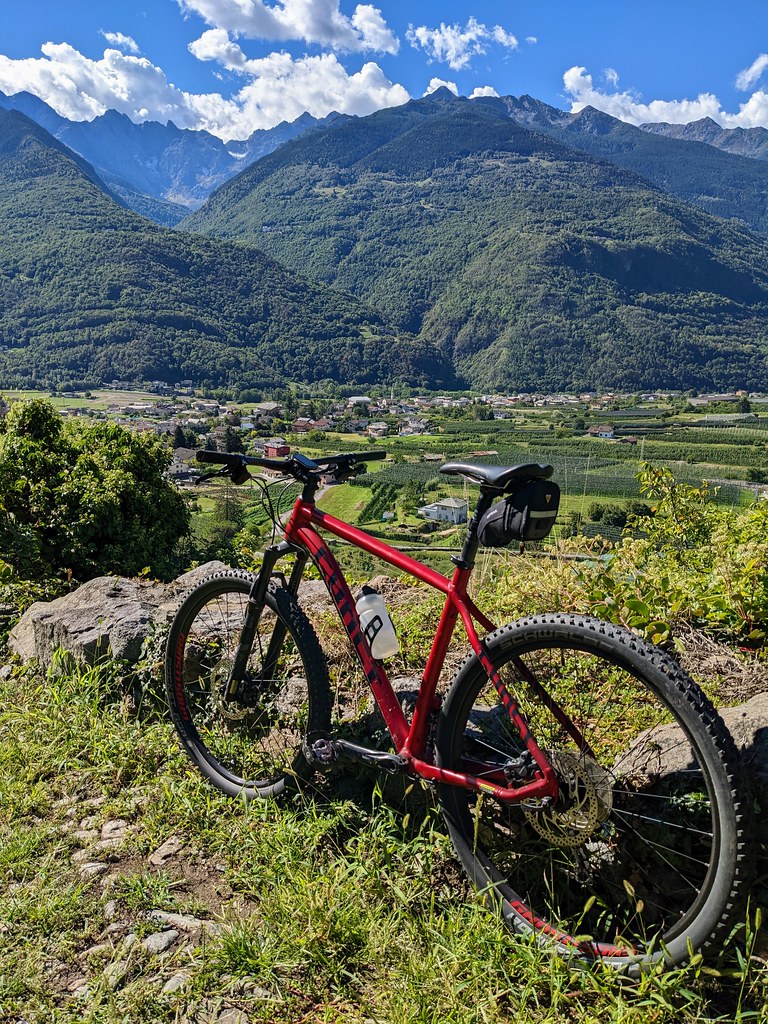 MTB sting over the central section of the Valtellina valley