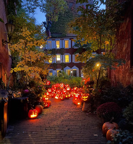 Grove Court Halloween 2022 | Noel Y. Calingasan (nyclovesnyc) | Flickr