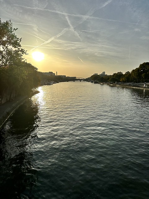 Sunrise on the Seine. Paris