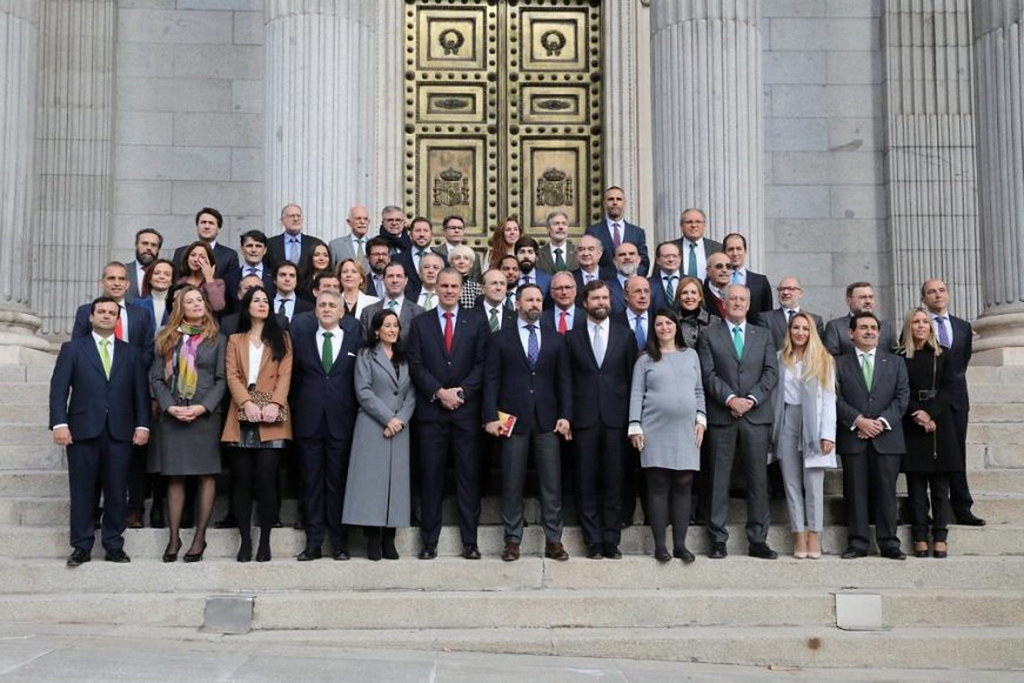 FOTOGRAFÍA. CONGRESO DE LOS DIPUTADOS (MADRID) ESPAÑA, 18.11.2019. «Los 52» de VOX, liderados por su presidente Parlamentario Santiago Abascal Conde. Ñ Pueblo (2)