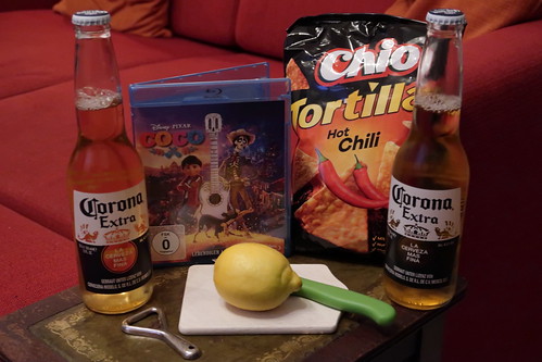 Corona Extra mit Zitrone und Hot Chili Tortillas zum Computeranimationsfilm "Coco – Lebendiger als das Leben!"