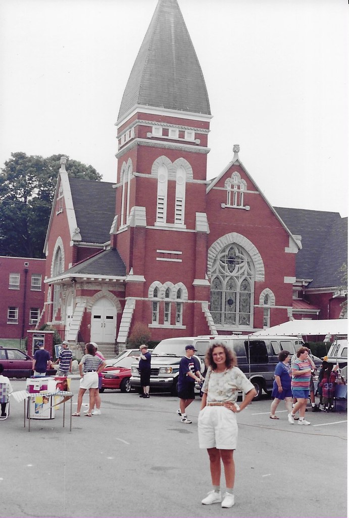 La Grange Kentucky - DeHaven Baptist Church - 300 W Main St La Grange, KY 40031  - Historic