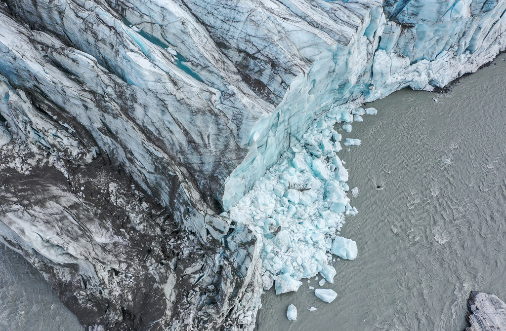 格陵蘭羅素冰川已有七萬年歷史，但受到全球暖化影響，近年不斷崩落，記者到訪的前一天才剛發生崩落，瞬間退縮三十公尺。記者余承翰／攝影